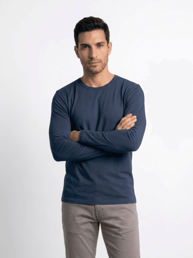 Modelo vestindo blusa masculina da PRB Têxtil